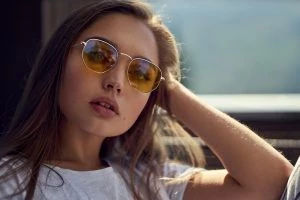 Зачем нужны солнцезащитные очки: красивый аксессуар или необходимость?