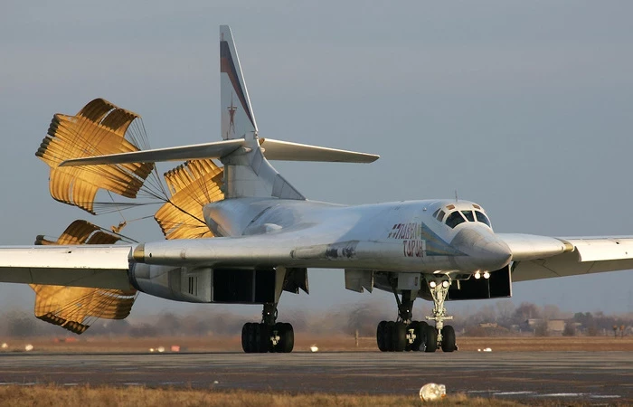 Благодаря чему отечественный Ту-160 может уходить от преследования американских F-35