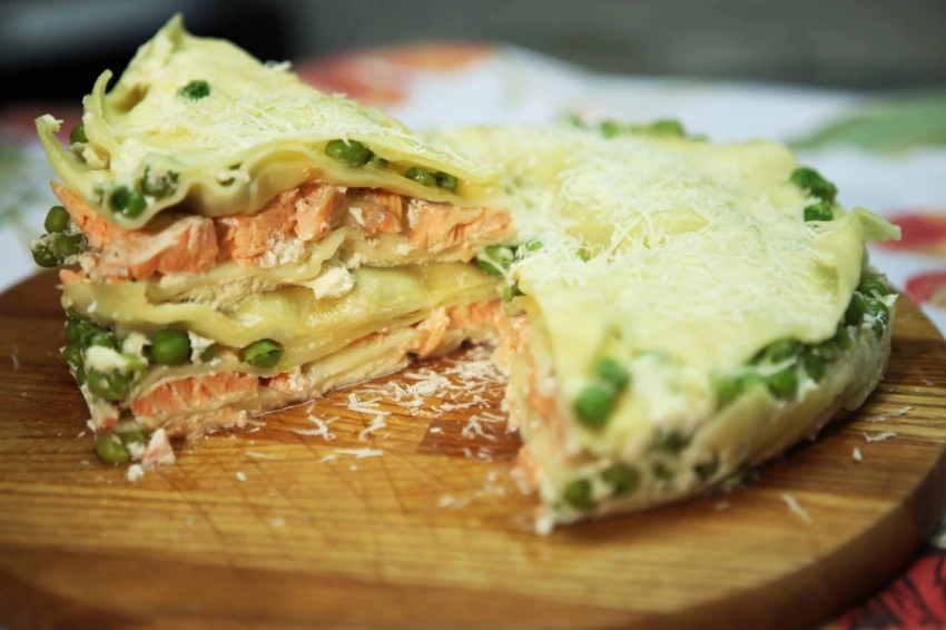 Лазанья с лососем и овощами