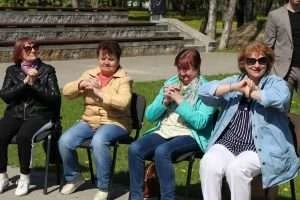 Улыбаемся и дышим! Как студенты позаботились о пенсионерах