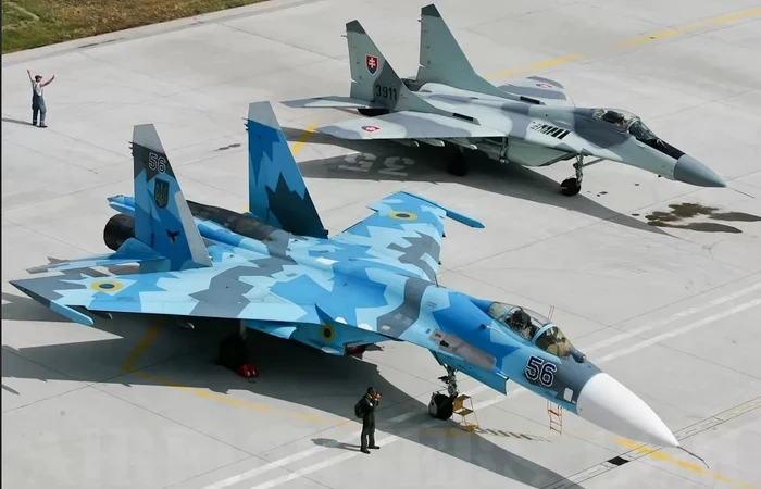 В чем разница таких похожих советских истребителей Су-27 и МиГ-29