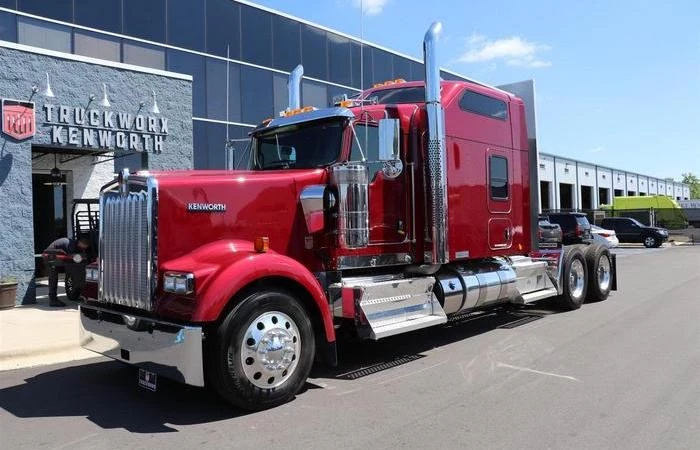 Американский тягач Kenworth W900 выпускается с 1961 года по сей день: чем же хорош этот долгожитель