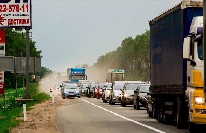 Имеет ли право честный водитель не пускать в поток «обочечника»