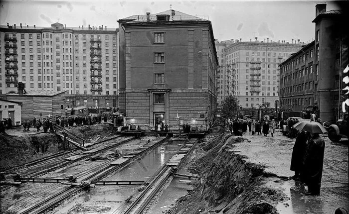 Дома, поставленные на рельсы: как в прошлом перемещали многоэтажки