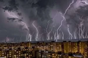 Как спастись в грозу и что делать, если увидел шаровую молнию?