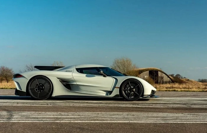 10 самых быстрых автомобилей в мире, не имеющих равных в скорости