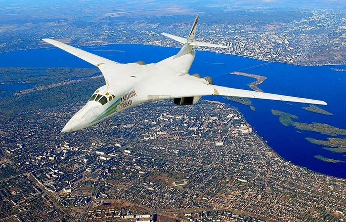 Почему заходить в хвост русскому самолету Ту-160 – плохая идея