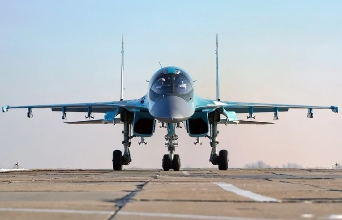 «Уточка»: почему у бомбардировщика Су-34 такой странный нос