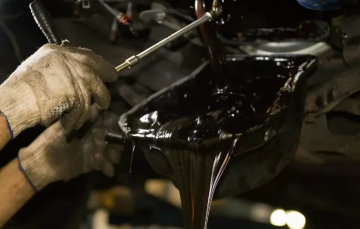 Как часто на самом деле стоит менять моторное масло, чтобы не загубить двигатель