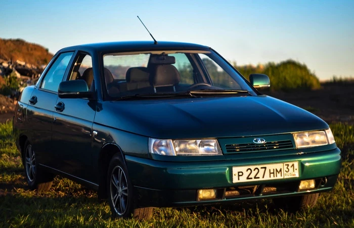 Два впечатляющих автомобиля из 90-х, которые спасли отечественный автопром