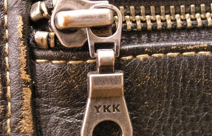 Что означат буквы «YKK» на застёжках-молниях