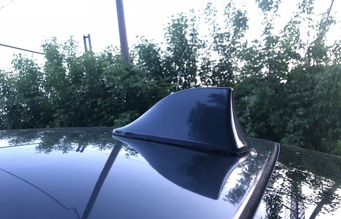 Для чего нужен «плавник» на крыше автомобиля