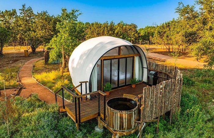 Арочный домик для отдыха с брезентовым покрытием и всеми удобствами