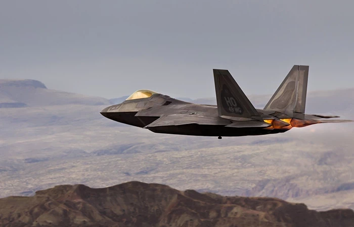 Истребитель пятого поколения F-22 «Раптор» – кандидат на отправку в утиль