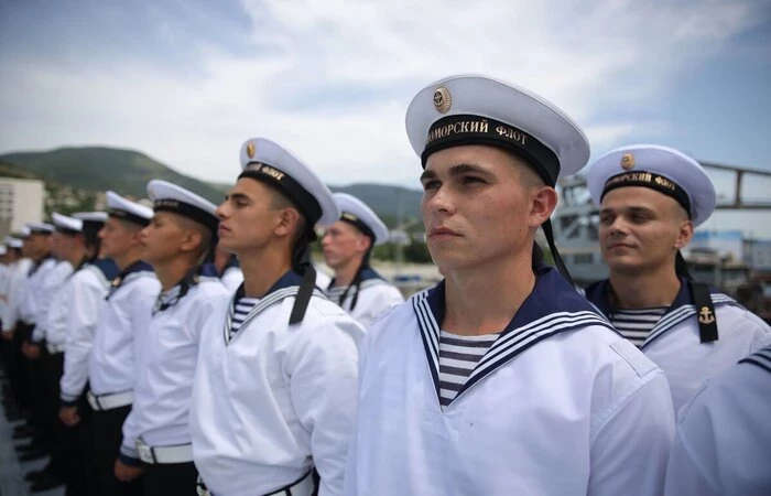 Почему корабли не «плавают», а «ходят»: простое объяснение