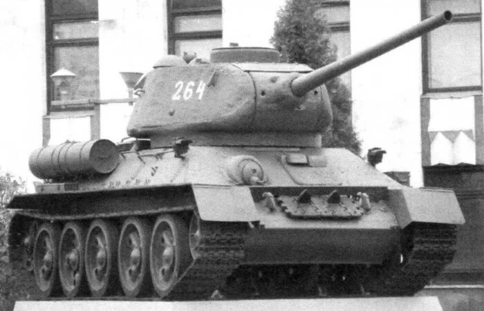 Зачем на корпусе танка Т-34 прикреплены продолговатые цилиндры