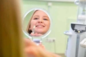 Чем отбеливают зубы и насколько безопасна эта процедура? Спросили у стоматолога
