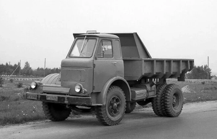 Хотели как лучше: 6 самых неудачных и неуклюжих грузовых автомобилей в СССР