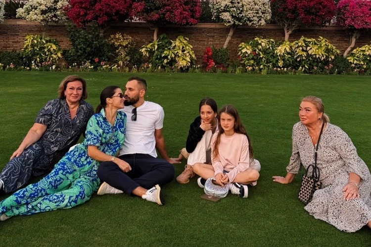 Ксения Бородина оригинально познакомила тещу и свекровь: увезла мам на полуостров