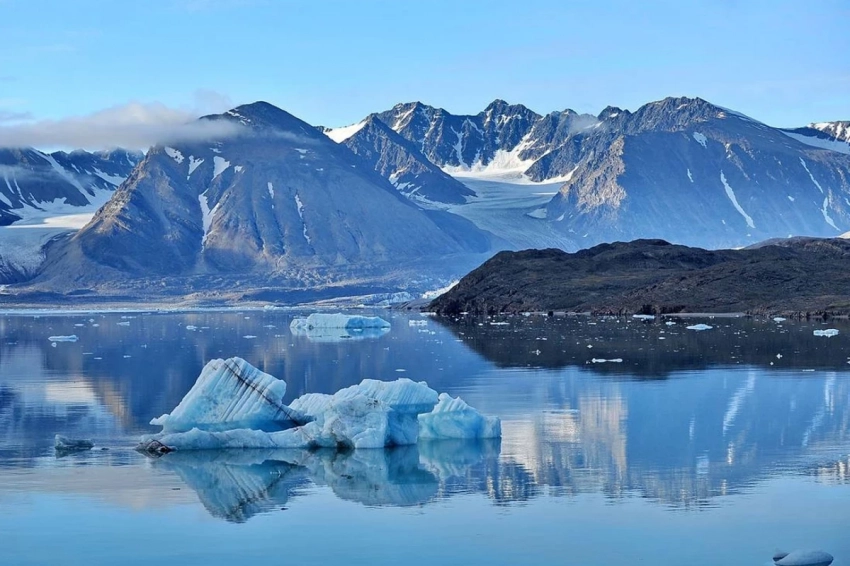 Прошло исследование: лед в Гренландии трескается быстрее, чем раньше