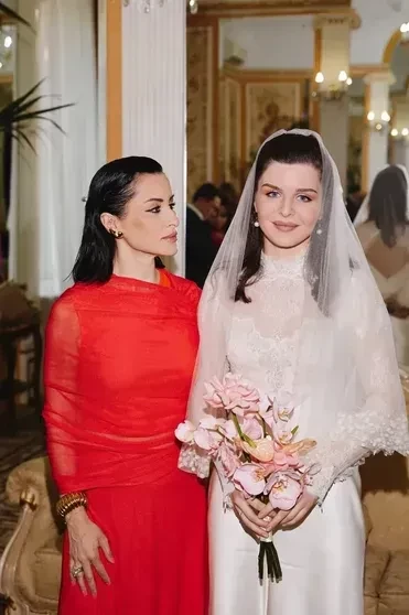 Тина Канделаки поделилась редким фото дочери, которая недавно вышла замуж