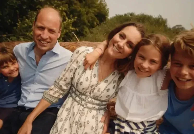 Кейт Миддлтон и принц Уильям опубликовали совместное фото в честь годовщины их свадьбы