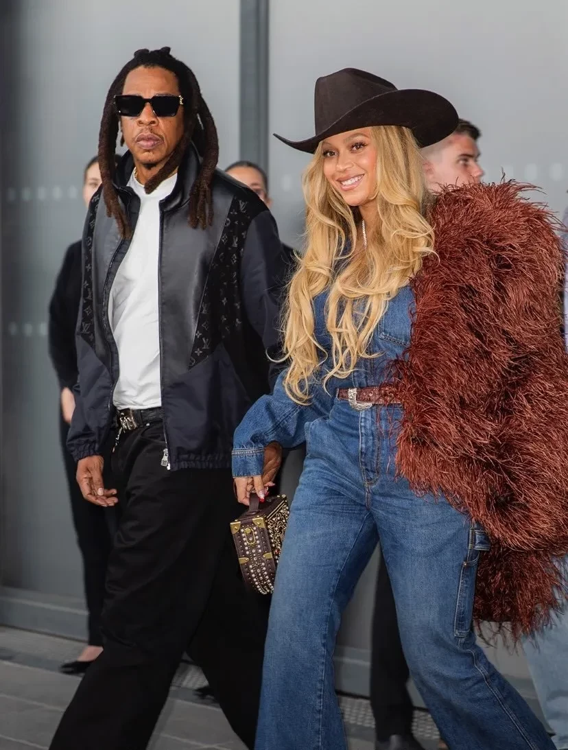 Бейонсе, Джей-Зи и Брэдли Купер посетили показ Louis Vuitton в Париже