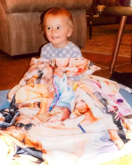 Пэрис Хилтон устроила гламурную вечеринку в розовых тонах в честь 2-летия дочери Лондон