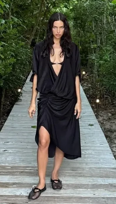 Ирина Шейк снялась в нарядах от российского бренда