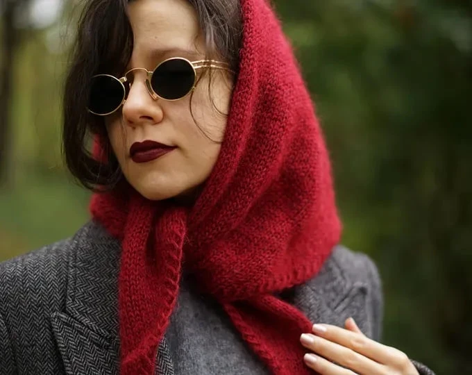 Ваша прическа останется невредима: как и с чем носить шерстяную косынку