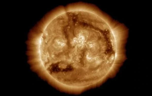 Магнитная буря 11 января 2026: головная боль в воскресенье возникнет у метеопатов из-за вспышек на Солнце