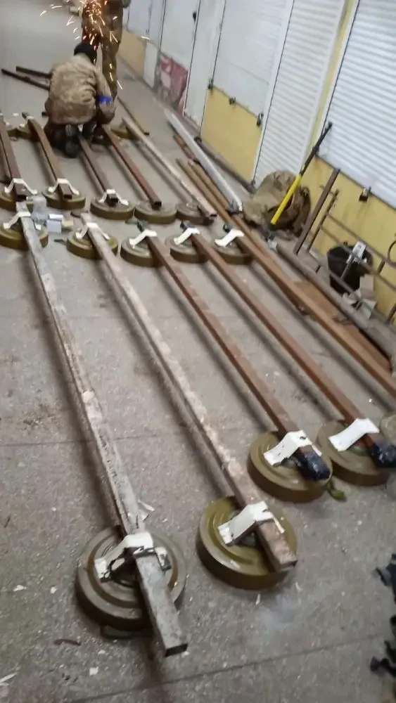 Украинские военные используют на передовой «минные шлагбаумы»