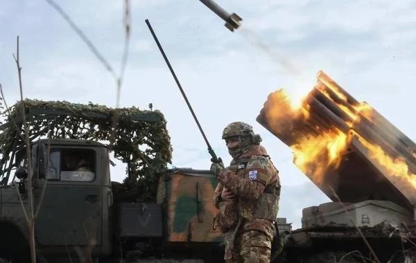 ВС РФ мощно продвигаются к городу Святогорск : новая сводка СВО от Юрия Подоляки на 2 февраля