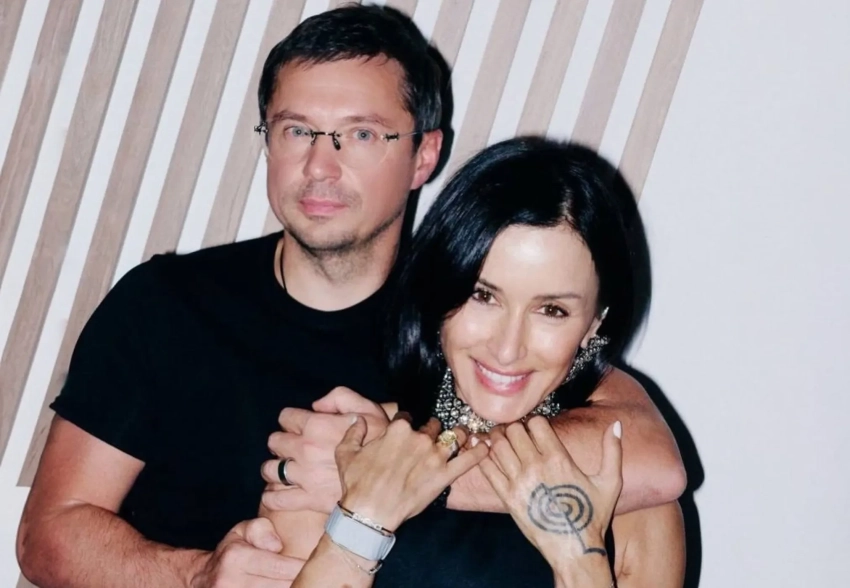 "Заменил массу людей, с которыми я бы скрасила жизнь". Тина Канделаки публично поздравила мужа с 39-летием