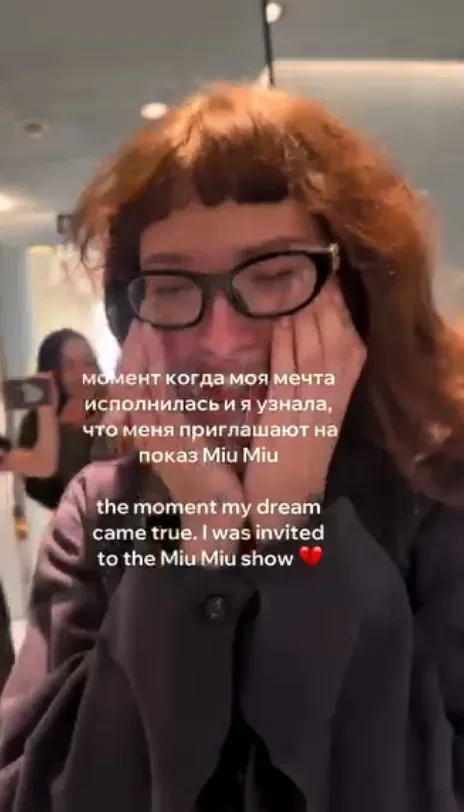 Блогерша Лиза Барашик посетила показ Miu Miu на Неделе моды в Париже