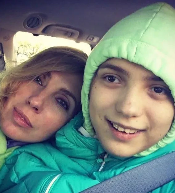 "Глобальная травма для семьи". Сын Фёдора и Светланы Бондарчук впервые рассказал о сестре с ДЦП