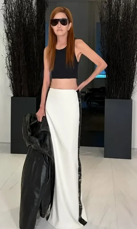 76-летняя Вера Вонг вышла в свет в кроп-топе и с рыжими волосами