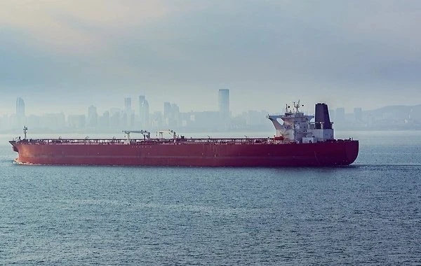 В Атлантике три танкера, следовавшие в Европу с топливом, сменили маршрут